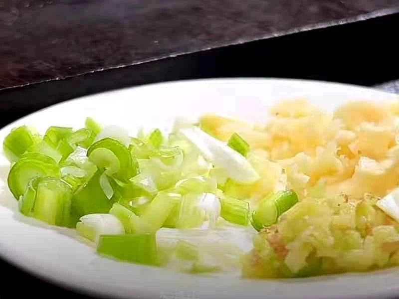 How to make pure milk hand-torn toast: Step 1