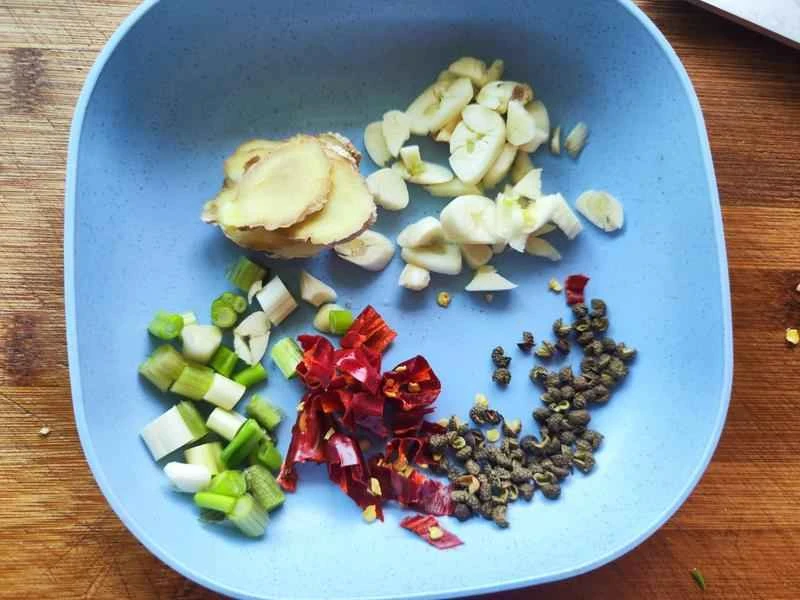 How to make pure milk hand-torn toast: Step 1