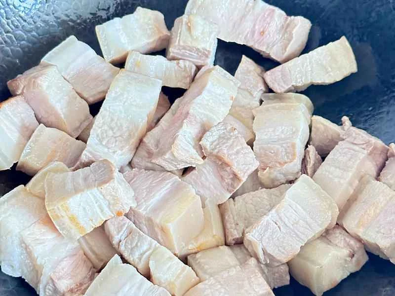 How to make pure milk hand-torn toast: Step 1