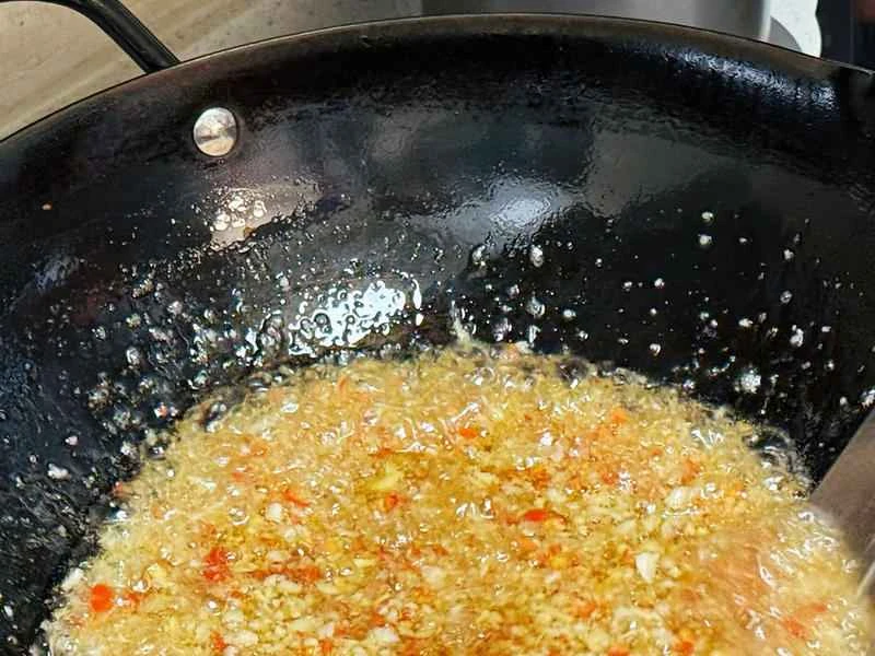 How to make pure milk hand-torn toast: Step 1