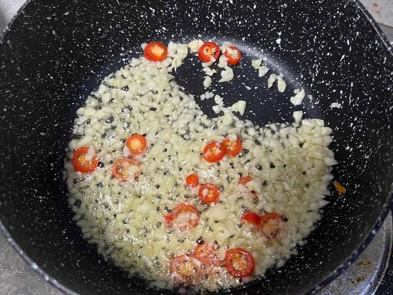 How to make pure milk hand-torn toast: Step 1