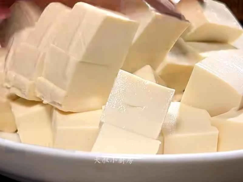 How to make pure milk hand-torn toast: Step 1