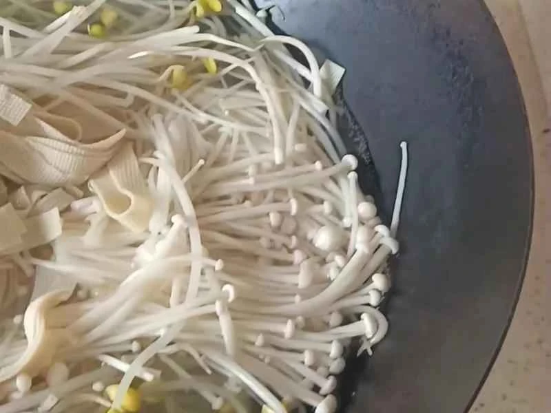 How to make pure milk hand-torn toast: Step 1