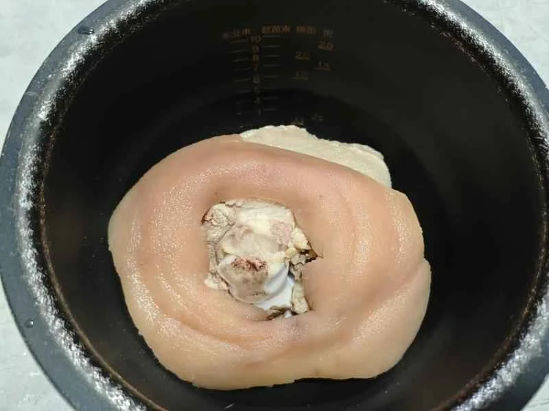 How to make pure milk hand-torn toast: Step 1