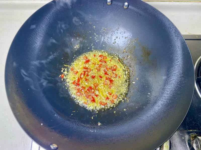 How to make pure milk hand-torn toast: Step 1