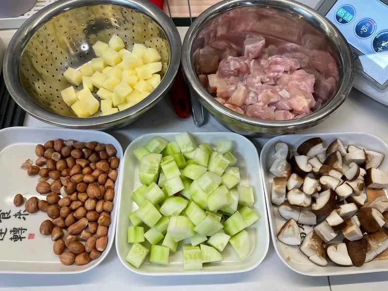 How to make pure milk hand-torn toast: Step 1