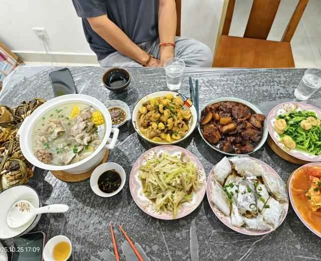 Recipes for home-style dishes for weekend gatherings