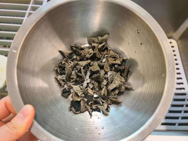 How to make pure milk hand-torn toast: Step 1