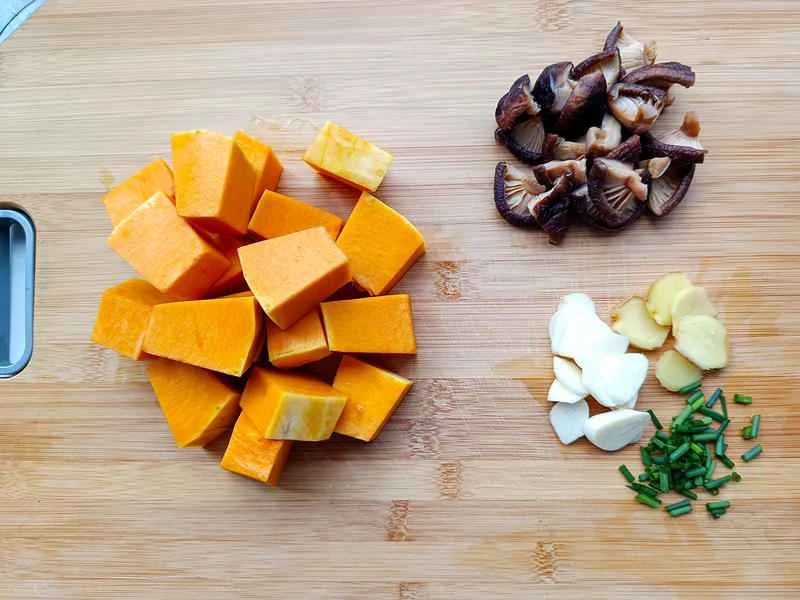 How to make pure milk hand-torn toast: Step 1