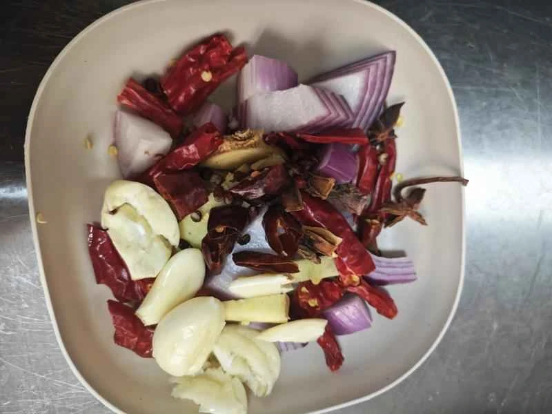 How to make pure milk hand-torn toast: Step 1