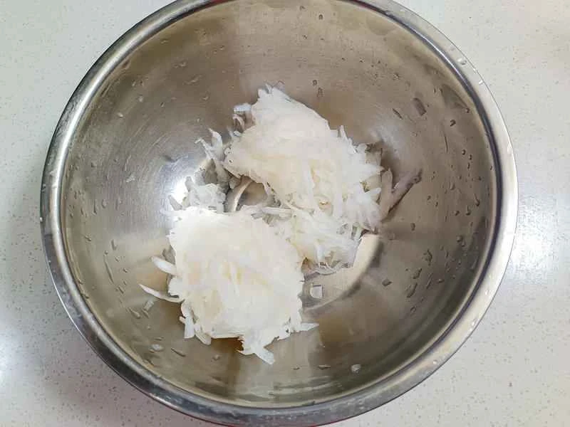 How to make pure milk hand-torn toast: Step 1