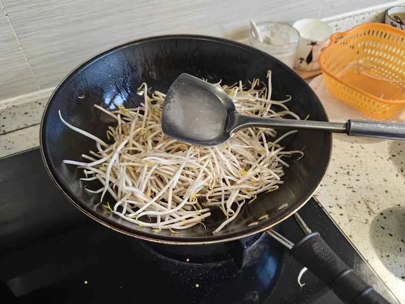 How to make pure milk hand-torn toast: Step 1