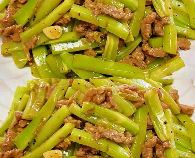 Stir-fried beef tenderloin with bamboo shoots in black pepper sauce is a low-fat, refreshing, and easy-to-make dish that goes well with rice. It's a modern, healthy, and delicious home-style meal with a perfect combination of high-quality protein and vitamins.