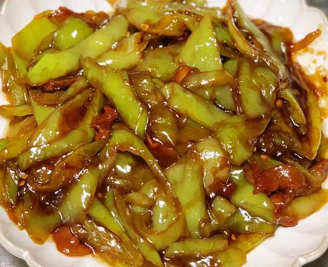 An incredibly delicious and easy-to-make home-style dish: Sweet and Sour Chili! A collision of three flavors in one dish! Sour, sweet, and spicy—no one can resist this recipe when served with rice.