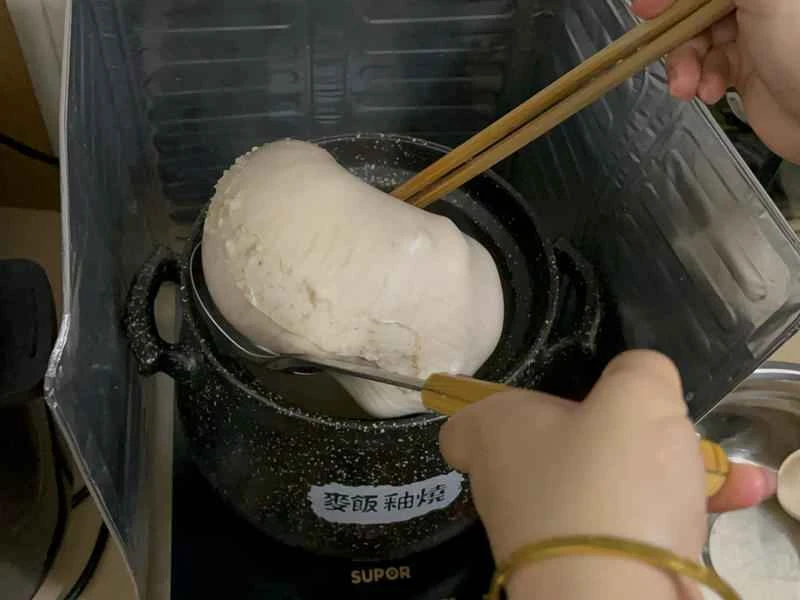 How to make pure milk hand-torn toast: Step 1