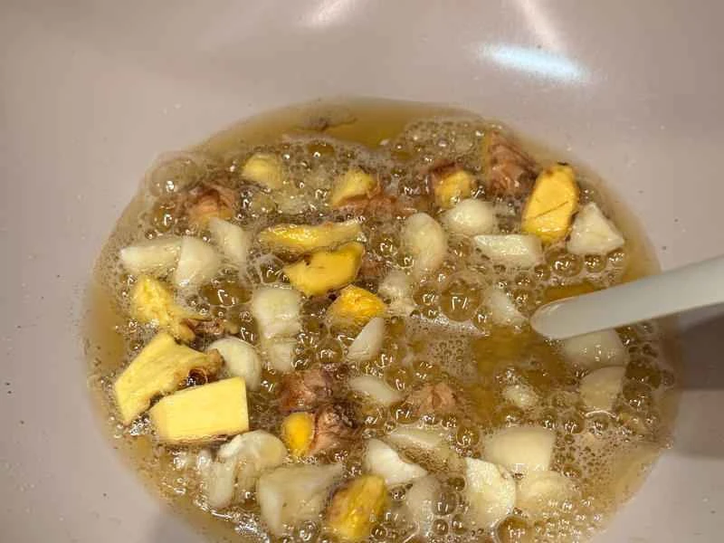 How to make pure milk hand-torn toast: Step 1