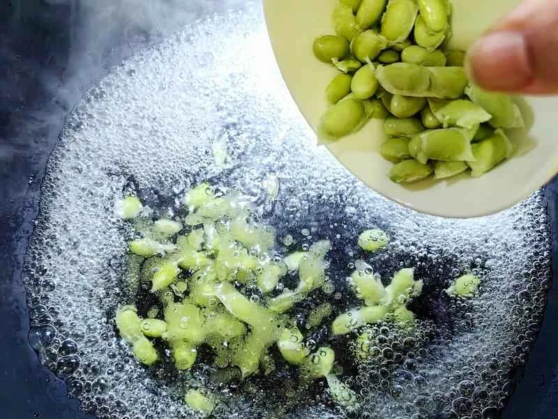 How to make pure milk hand-torn toast: Step 1