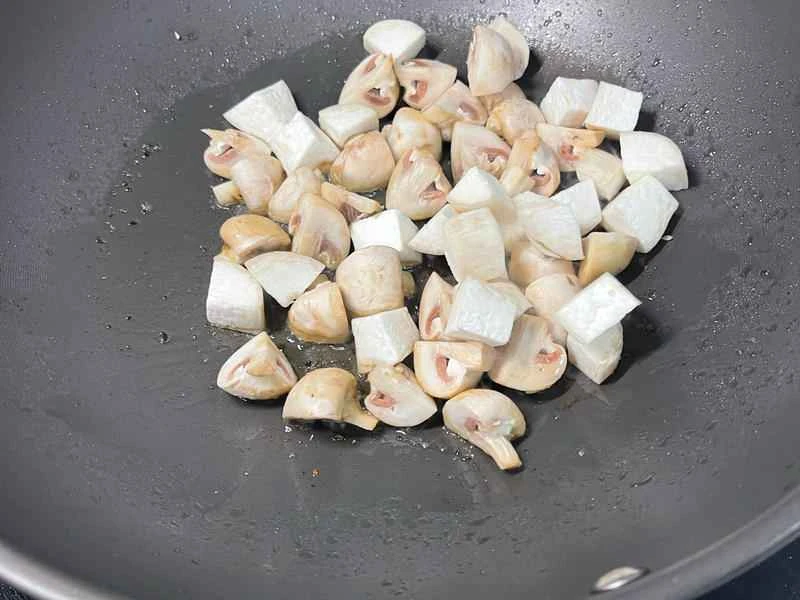 How to make pure milk hand-torn toast: Step 1