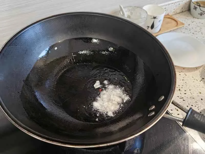 How to make pure milk hand-torn toast: Step 1