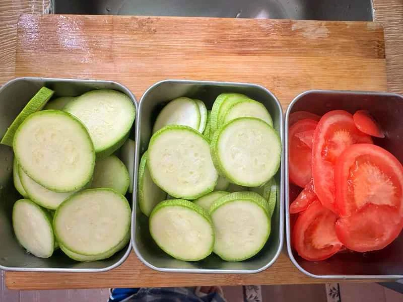 How to make pure milk hand-torn toast: Step 1