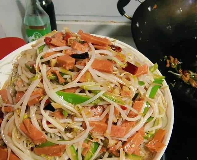 Stir-fried bean sprouts, an incredibly delicious recipe.