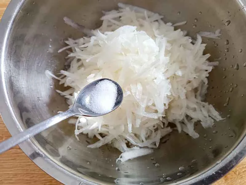 How to make pure milk hand-torn toast: Step 1
