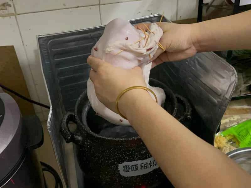 How to make pure milk hand-torn toast: Step 1