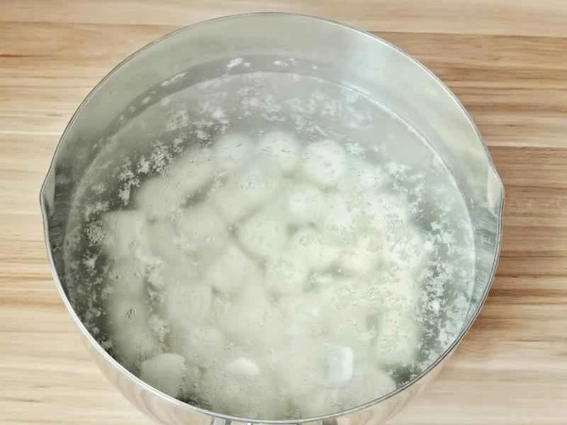 How to make pure milk hand-torn toast: Step 1