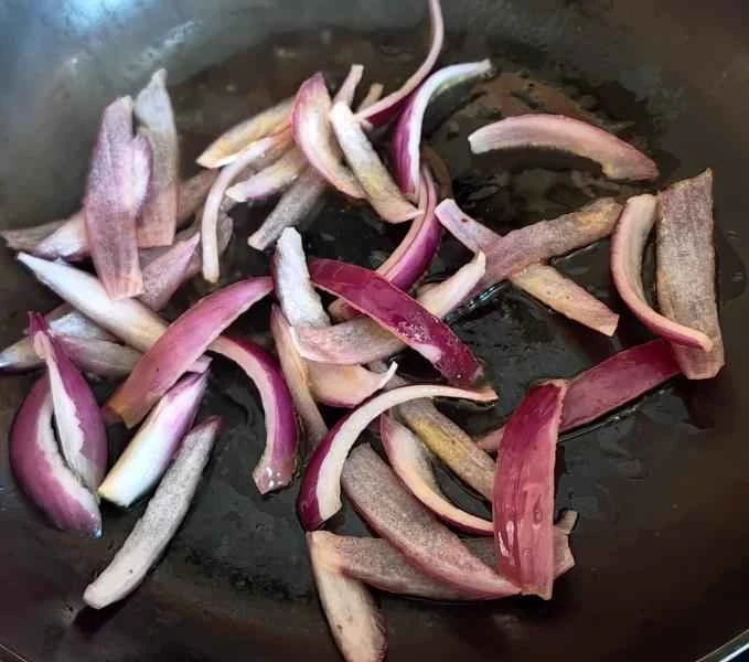 How to make pure milk hand-torn toast: Step 1