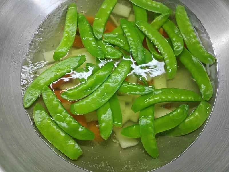 How to make pure milk hand-torn toast: Step 1