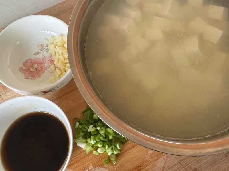 How to make pure milk hand-torn toast: Step 1