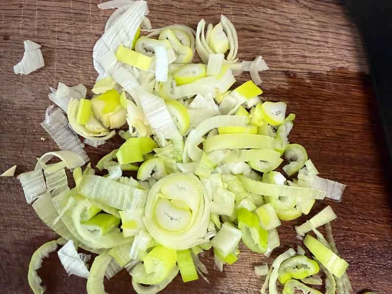 How to make pure milk hand-torn toast: Step 1