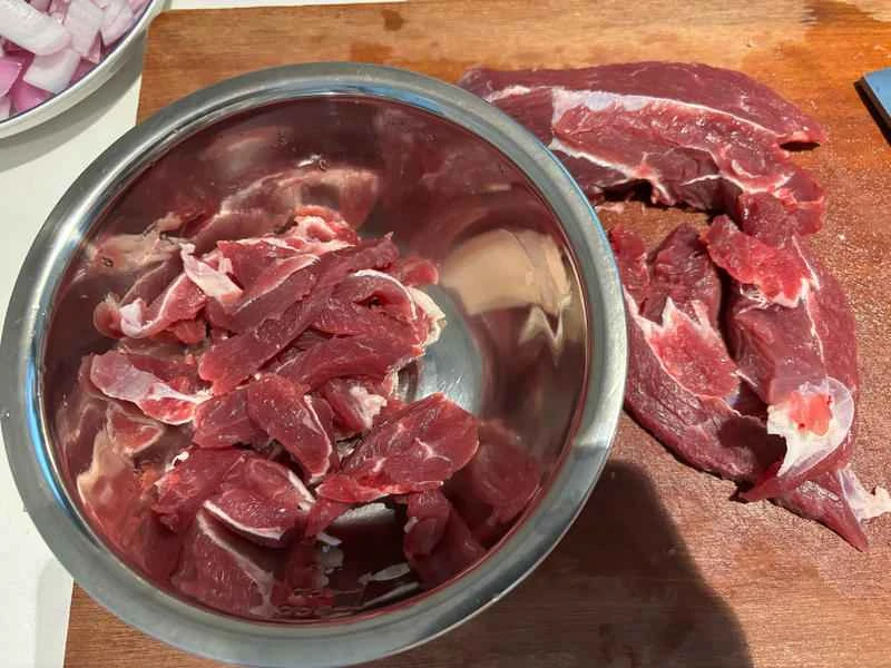 How to make pure milk hand-torn toast: Step 1