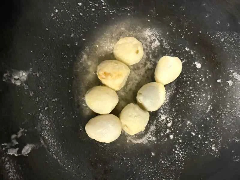 How to make pure milk hand-torn toast: Step 1