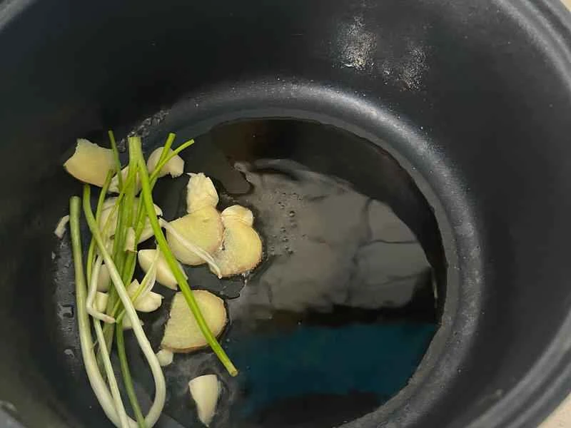 How to make pure milk hand-torn toast: Step 1