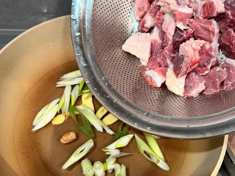 How to make pure milk hand-torn toast: Step 1