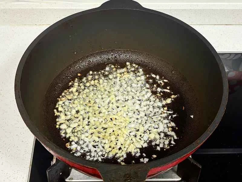 How to make pure milk hand-torn toast: Step 1