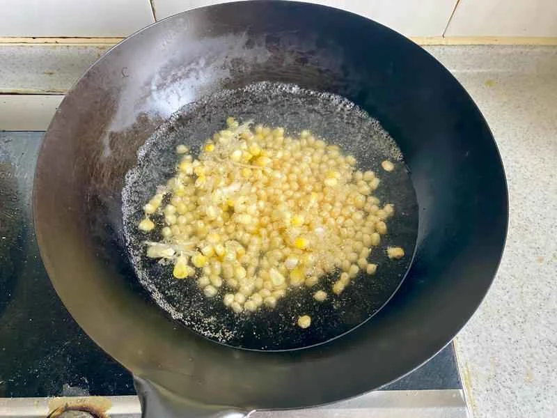 How to make pure milk hand-torn toast: Step 1