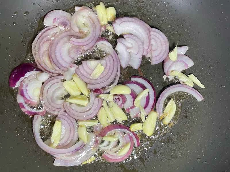 How to make pure milk hand-torn toast: Step 1