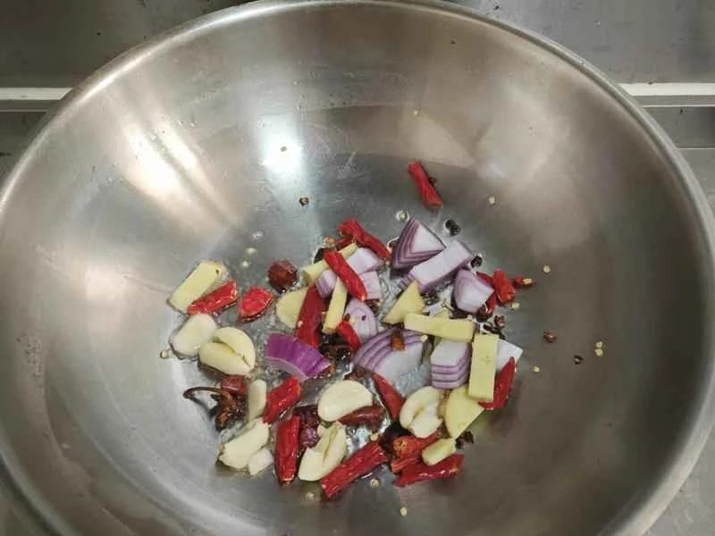 How to make pure milk hand-torn toast: Step 1