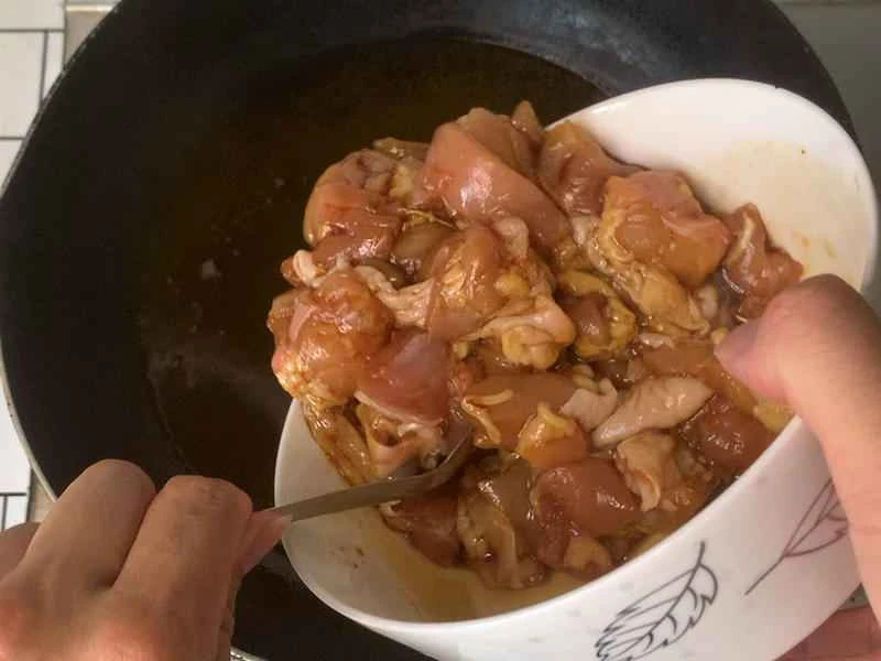 How to make pure milk hand-torn toast: Step 1