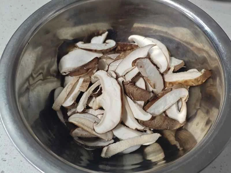 How to make pure milk hand-torn toast: Step 1