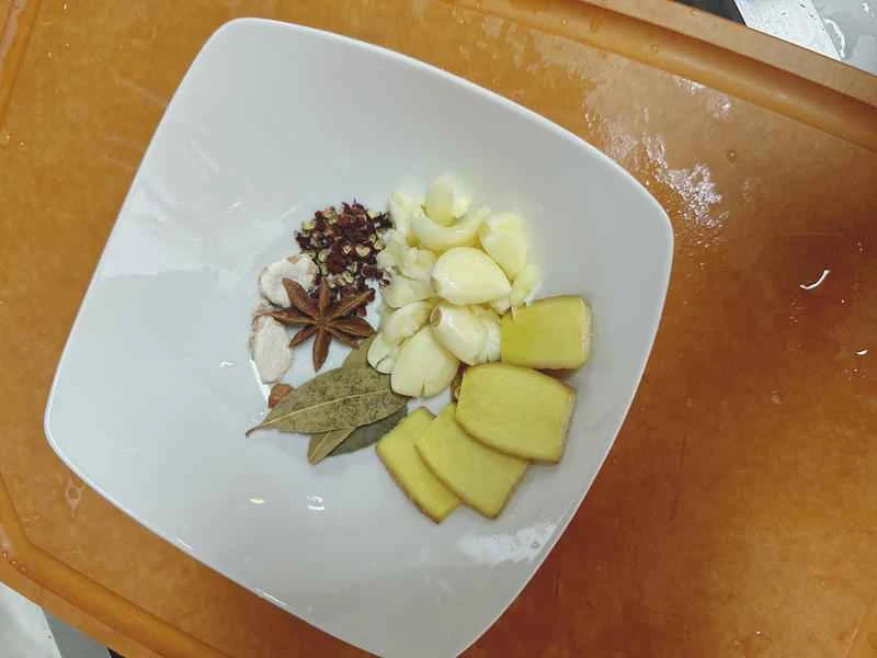 How to make pure milk hand-torn toast: Step 1