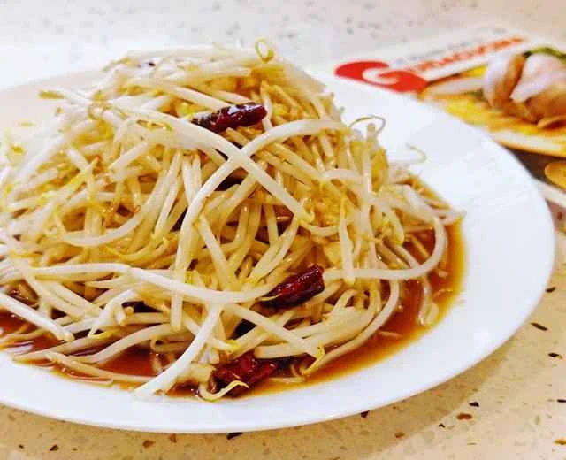 A Nutritious Two-Minute Recipe for Spicy and Sour Mung Bean Sprouts