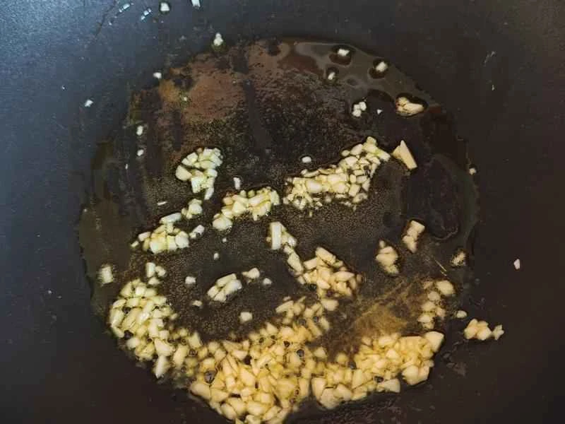 How to make pure milk hand-torn toast: Step 1