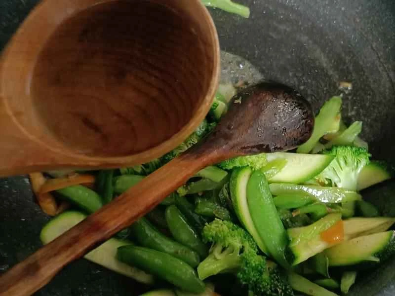 How to make pure milk hand-torn toast: Step 1