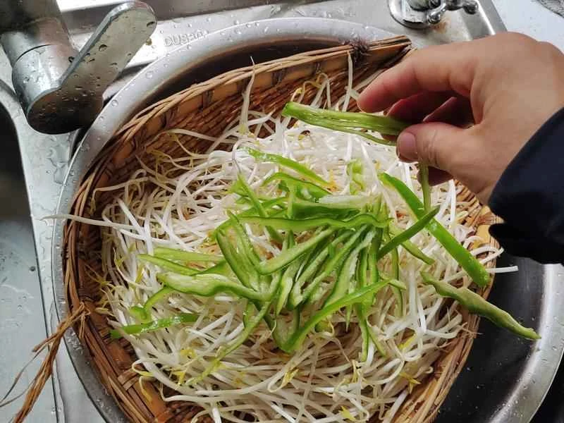 How to make pure milk hand-torn toast: Step 1