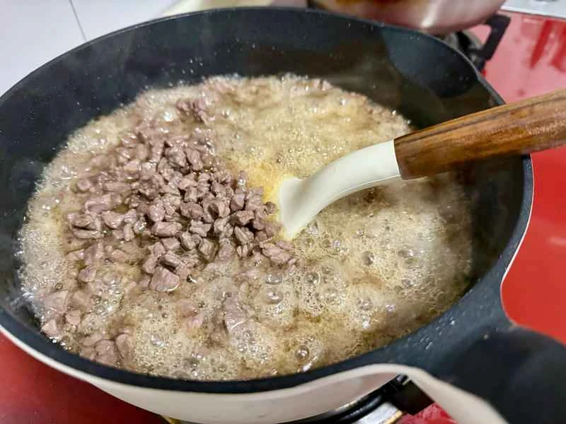 How to make pure milk hand-torn toast: Step 1