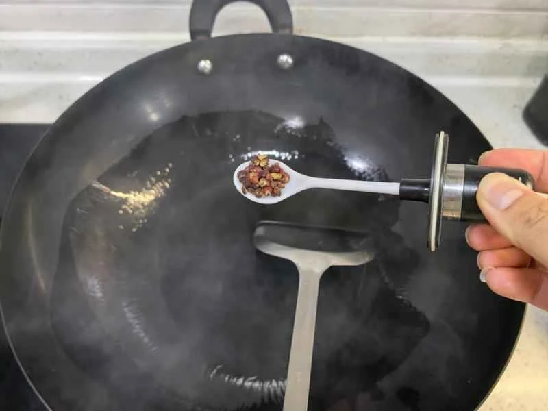 How to make pure milk hand-torn toast: Step 1