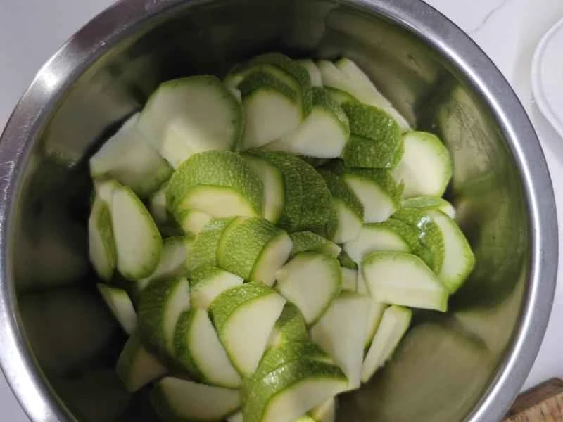 How to make pure milk hand-torn toast: Step 1